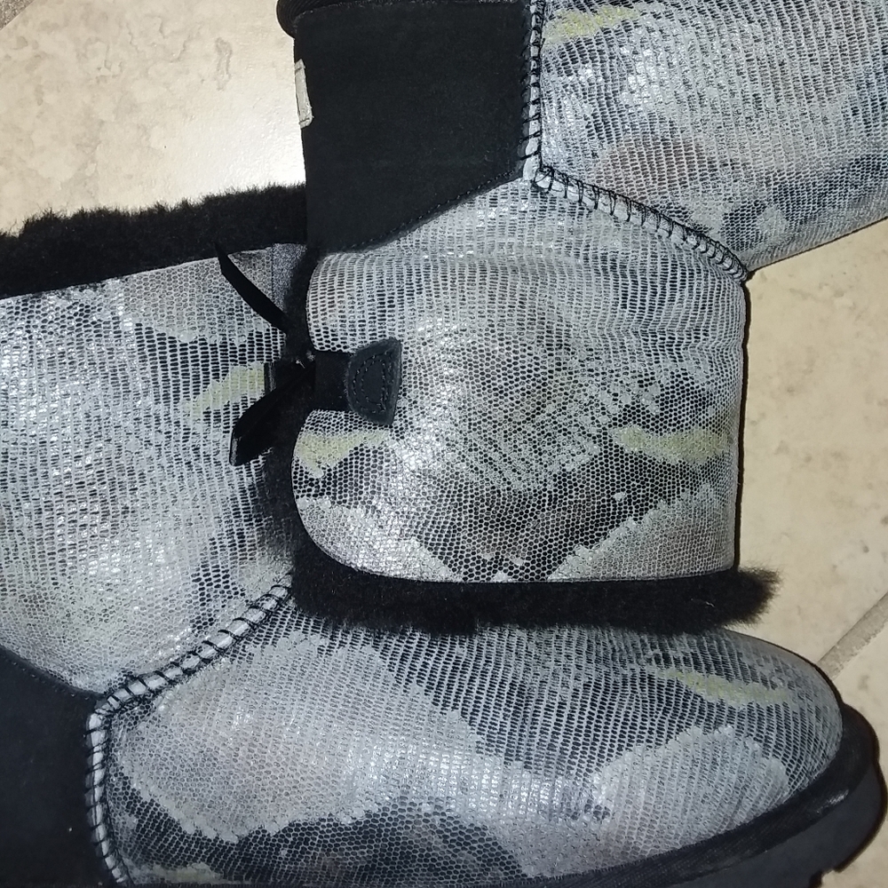 Ugg - Picture 3 of 3